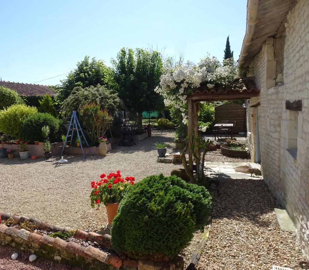 Villa Les Coindries Faye-la-Vineuse Exterior foto